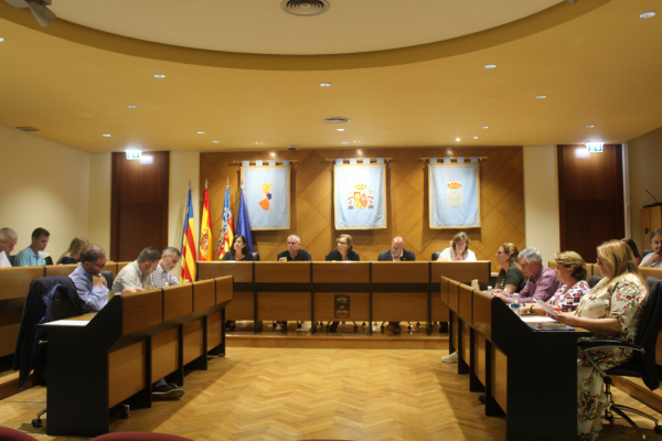 El Pleno municipal de Burriana insta al Gobierno de España y al Consell a impulsar un plan con medidas urgentes de apoyo al sector cerámico