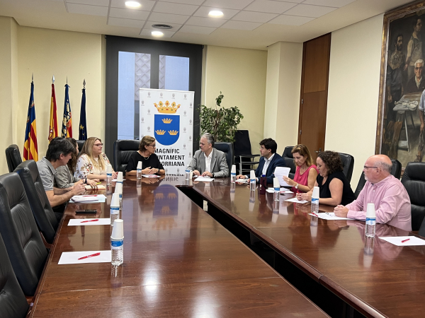 El vicepresidente segundo y conseller de Vivienda y la alcaldesa de Borriana se reúnen para ultimar el uso que se va a dar a las 20 viviendas compradas en septiembre
