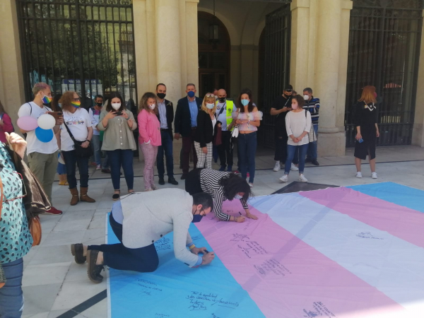 Burriana participa en el acto reivindicativo del colectivo LGTBI en Castelló