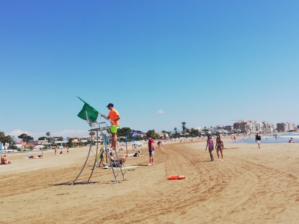 El Ayuntamientop amplia una semana el servicio de socorrismo en sus playas