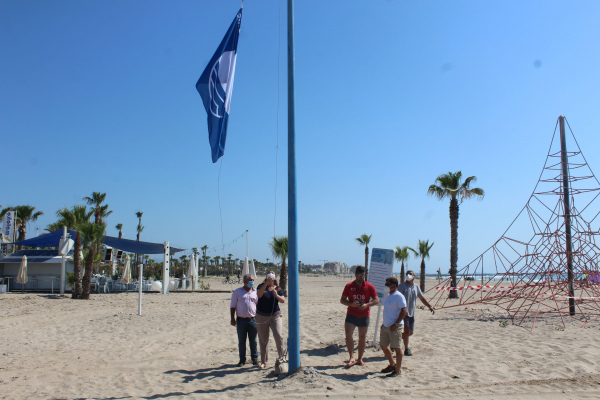 Burriana recibe un año más la distinción de bandera azul para sus playas
