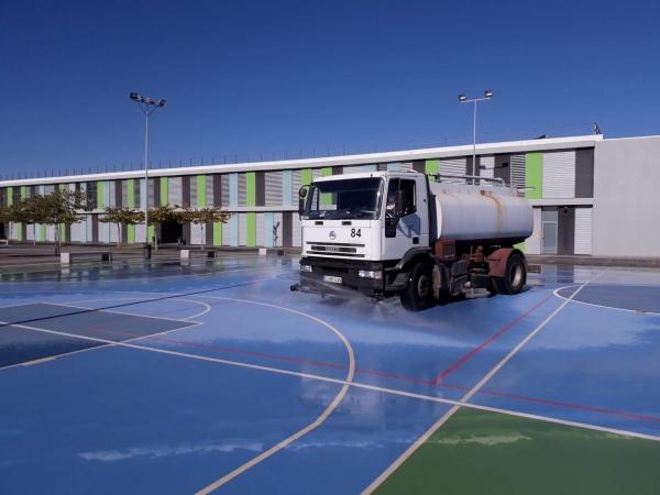 El Ayuntamiento desinfecta los patios de los colegios de Borriana
