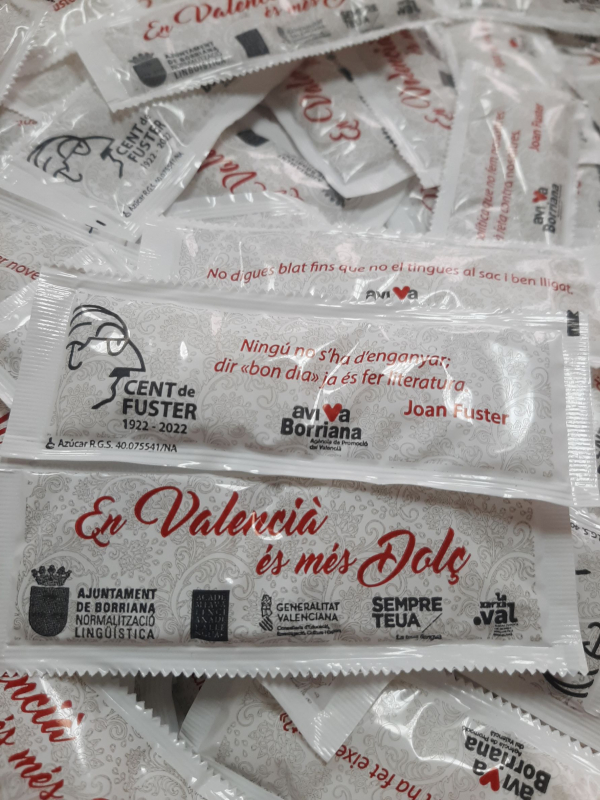 Campaña de promoción del valencià en los sobres de azúcar